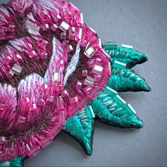 Flower brooch - Picture 4 of 6